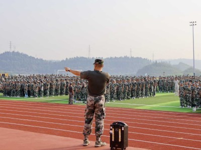 军训特辑丨无畏骄阳，青春当燃！