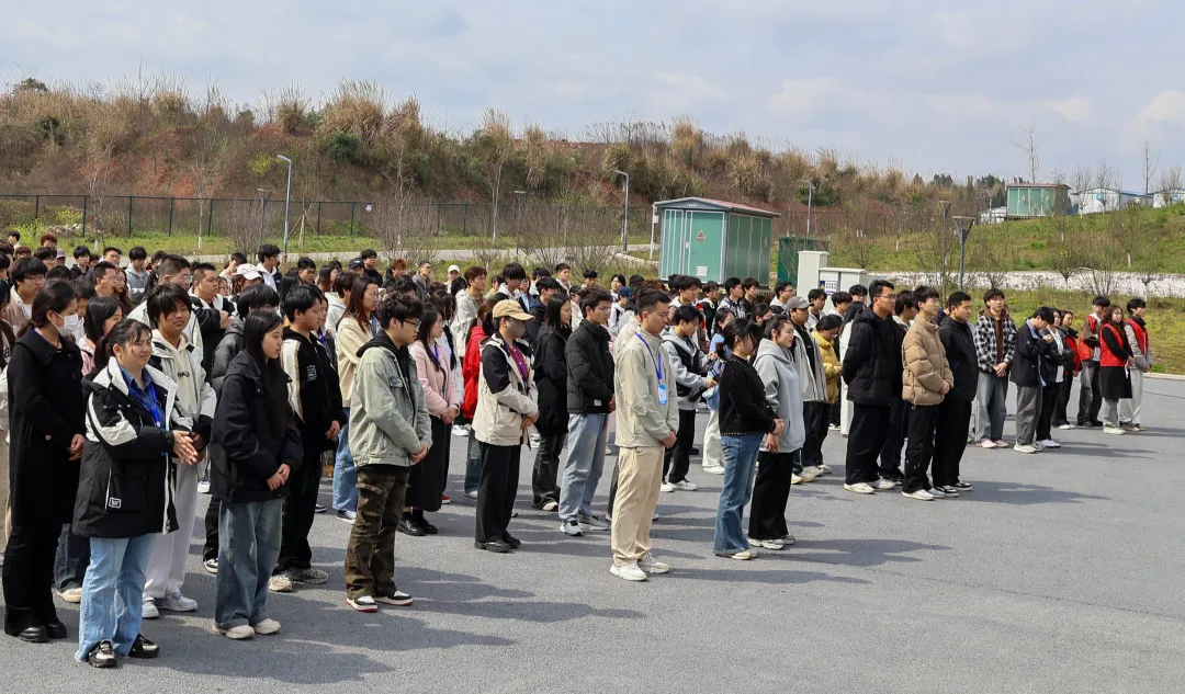 遂宁职业学院开展植树节活动 践行绿色发展理念