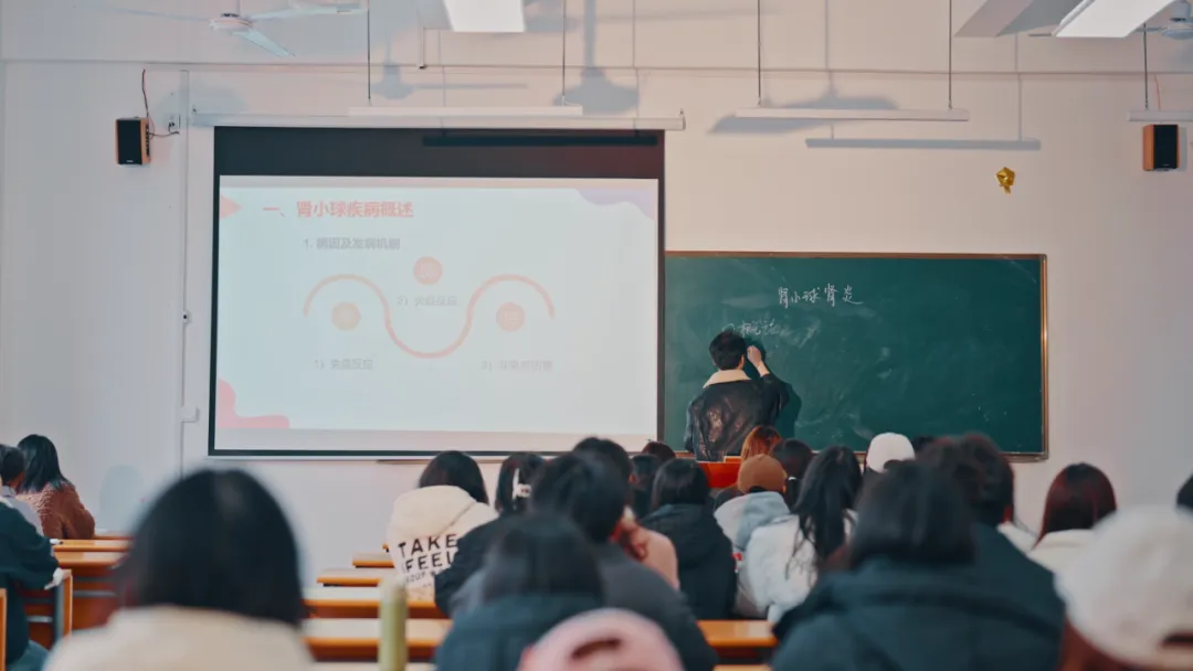 致敬校园里的每一双手｜劳动节，为平凡中的不凡点赞！