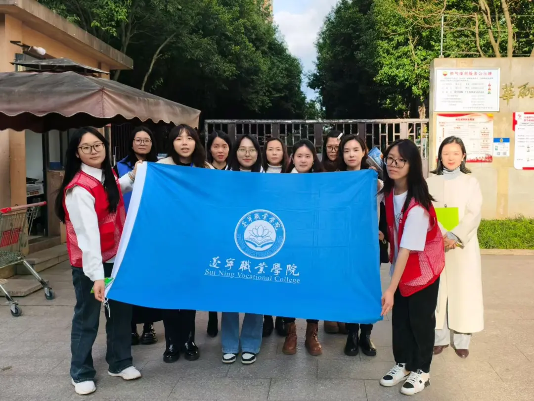 让青春与社区“同频共振”，我校青年志愿者深入五里娅社区开展留守儿童关爱行动